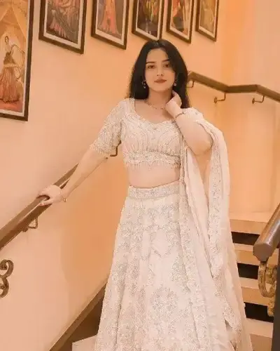 Escort Ramsanehighat